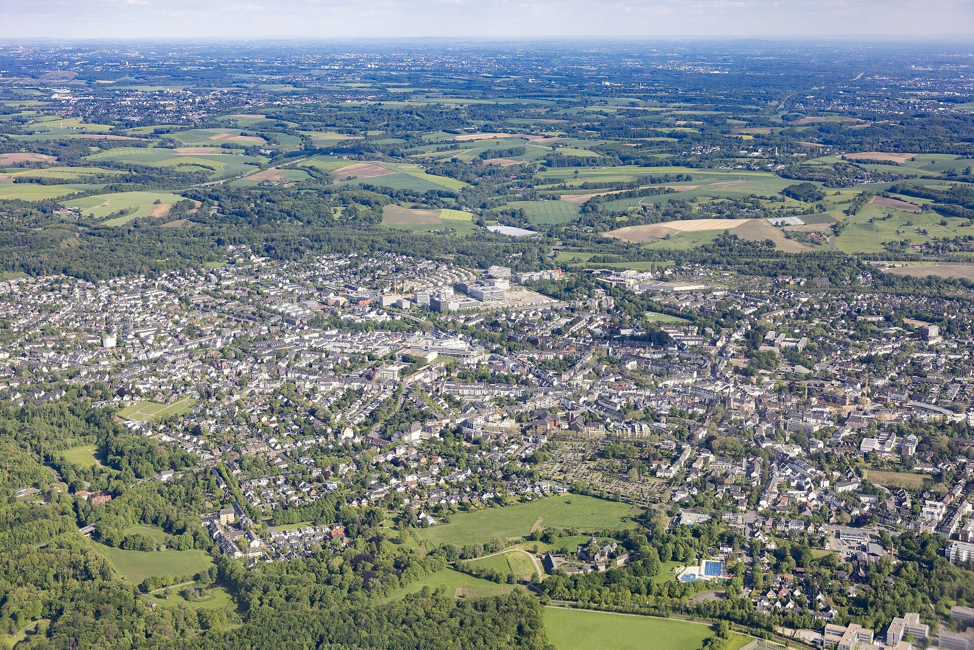 Luftaufnahme der Stadtansicht von Ratingen – Häuserhelden, Immobilienmakler in Ratingen