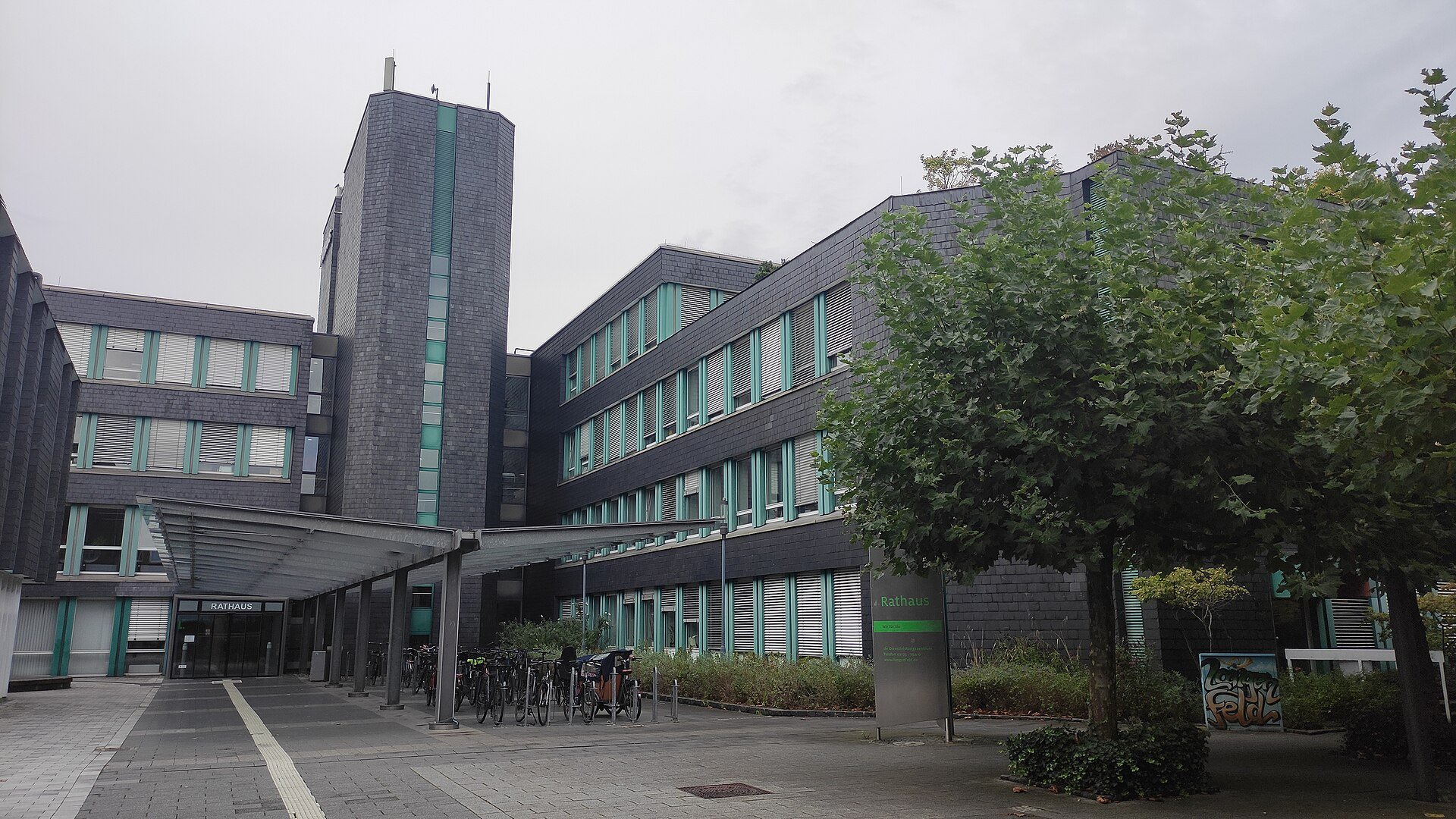 Rathaus von Langenfeld im Rheinland – Häuserhelden, Immobilienmakler in Langenfeld