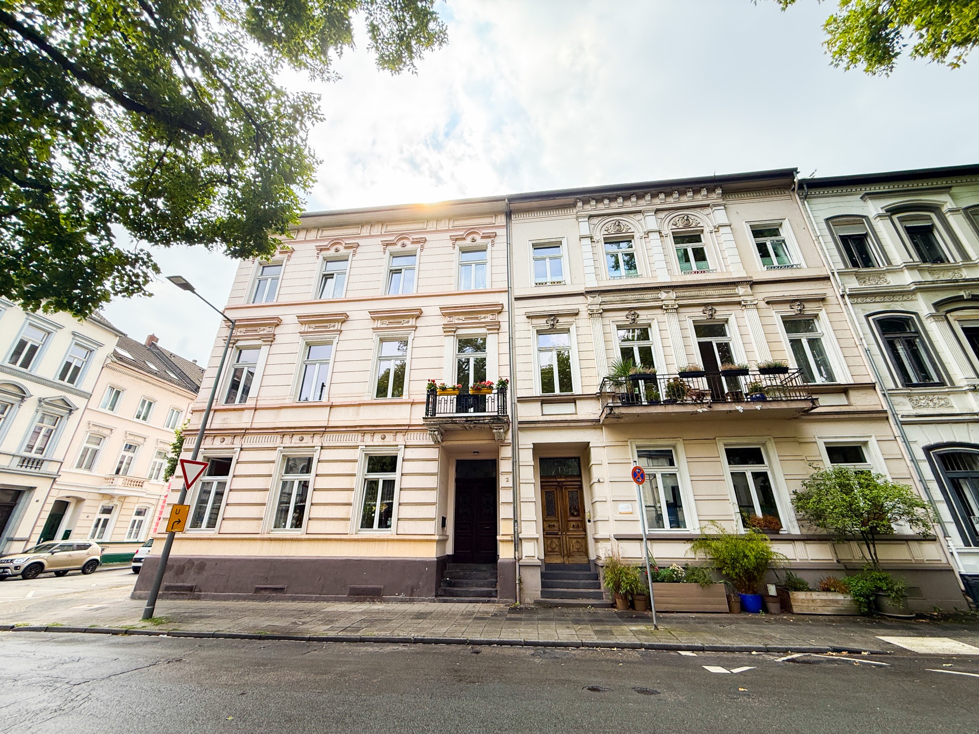 Sanierte Altbau-Immobilie im Düsseldorfer Umland — Ratgeber von Häuserhelden zum Verkauf einer geerbten Immobilie in Haan, Solingen, Hilden und im Kreis Mettmann